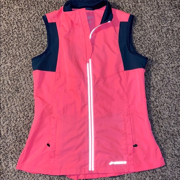 brooks vest